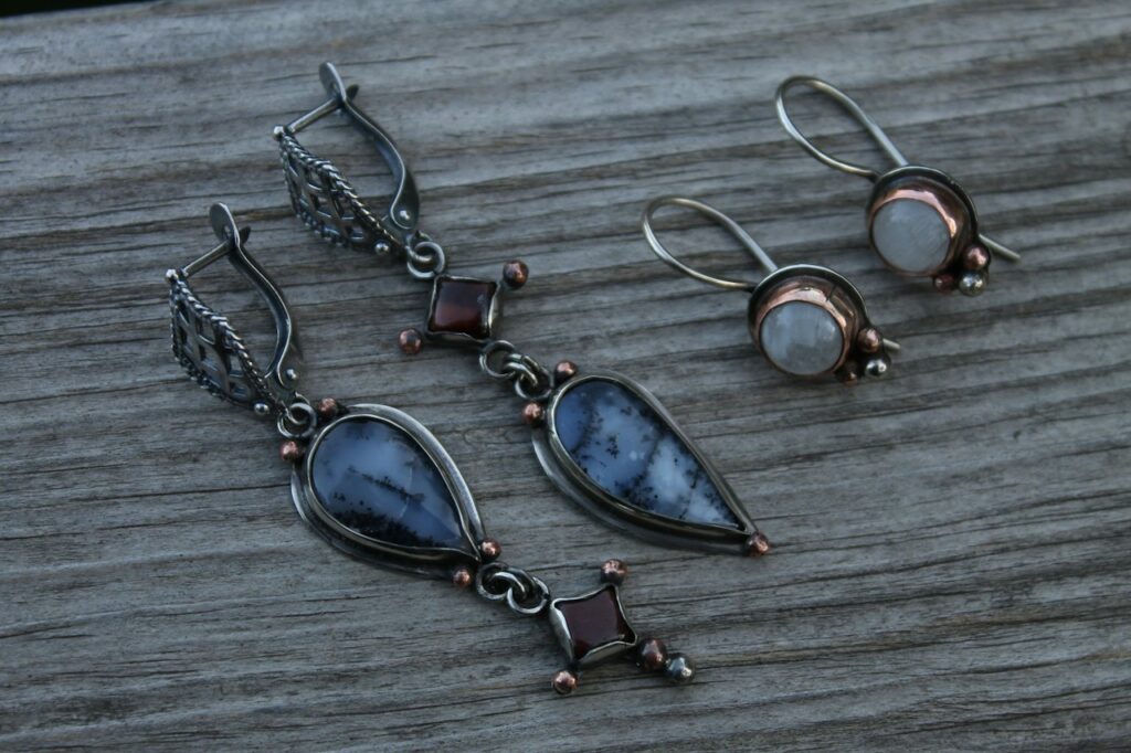Pendientes Largos de Piedras Naturales